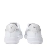 Championes urbanos Puma modelo Court Lally, color blanco con detalle de logo lateral en plateado metalizado. Diseño de caña baja con suela de goma plana.