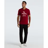 Remera de manga corta color borgoña con el logo de Penguin estampado en el centro.