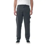 Pantalón cargo de hombre, color gris oscuro, de corte recto y estilo utilitario, con bolsillos laterales y trabillas para cinto.
