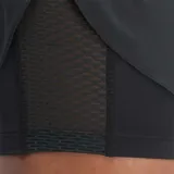 Shorts deportivos Reebok 2 en 1 para mujer, color negro. El tejido RBK-DRY absorbe el sudor y los shorts interiores brindan cobertura y reducen las rozaduras.
