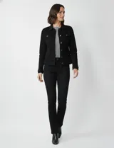 Campera de jean azul oscuro, marca Dash, con cuello solapa, botones metálicos y bolsillos aplicados en la parte delantera.