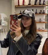 Gorra de béisbol con estampado de vaca en blanco y negro, de cuero artesanal.