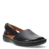 Sandalias cerradas tipo mocasín de cuero negro, con aberturas laterales y suela plana con costura decorativa visible.