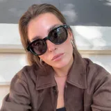 Gafas de sol negras con montura redonda con ángulos marcados. Lentes TAC polarizadas alemanas con protección UV400, recubrimiento Antiscratch y Superhydrophobic.
