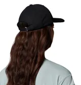 Gorra Columbia modelo Twin Canyon Ball Cap, color negro, con visera curva y parche frontal con el logo de la marca.