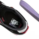 Zapatillas Vans Skate Wayvee 2.0, color negro, gris y blanco con detalles en rojo. Zapatillas de skate con suela de goma y logo de Vans en el talón y la lengüeta.