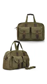 Bolso tipo maletín de tela canvas color beige con detalles en cuero sintético marrón. Cuenta con dos bolsillos frontales con tapa y cierre de hebilla, cierre superior, doble asa de mano y correa larga ajustable y desmontable.