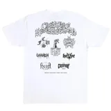 Remera blanca de manga corta, con corte holgado y diseño de estampa pequeña en el pecho.