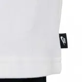 Remera Nike de corte holgado, color blanco, con cuello redondo y logo de la marca bordado en el centro del pecho. Presenta una etiqueta pequeña con el logo en el ruedo inferior.