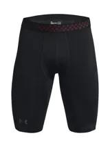 Calza corta deportiva de compresión Under Armour, color negro, con cintura elástica y logo de la marca en degradado multicolor en la pierna derecha. Cuenta con tecnología de tejido SmartForm para un ajuste adaptativo y paneles de malla para mayor transpirabilidad.