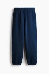 Pantalón deportivo azul marino confeccionado en felpa de mezcla de algodón, con cintura elástica ajustable, bolsillos laterales y bajos con elástico fruncido.