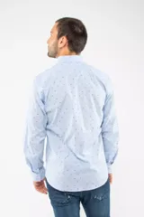 Camisa de manga larga Brooksfield con corte slim, color azul marino y estampado de pequeñas hojas y puntos. Presenta cierre frontal con botones y logo bordado en el pecho.