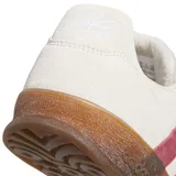 Championes urbanos Adidas modelo Aloha Super, color beige con las icónicas tres tiras en color bordó y suela de goma color caramelo.