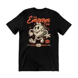 Remera negra de algodón con estampado gráfico en la espalda estilo retro cartoon. El diseño presenta un personaje tipo hamburguesa con gorra y extremidades, acompañado por el texto 'The Emexem Club' y detalles decorativos en tonos naranja y crema.