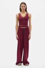 Pantalón de algodón color bordó, de corte palazzo y cintura elástica con cordón ajustable.