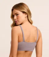 Soutien top de microfibra color lila, sin relleno, con textura acanalada y detalles de trenzas, de tirantes finos.