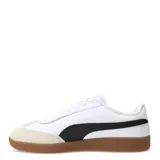 Championes urbanos Puma modelo 9T W, de diseño clásico con base de goma color caramelo, puntera de gamuza en tono beige y cuerpo blanco con la icónica franja lateral en negro.