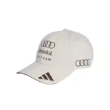 Gorra tipo béisbol color blanco con visera curva. Presenta el logo de Audi, el nombre Revolut y la inscripción F1 TEAM bordados en el frente, junto con el logo de adidas en la visera y el logo de Audi en el lateral.