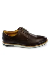 Zapato acordonado marrón de cuero texturizado con suela blanca y detalles en marrón claro.