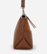 Cartera de hombro pequeña marca Satinato, color marrón, con diseño dividido en dos texturas: parte superior aterciopelada (suede sintético) y parte inferior lisa de cuero sintético. Cuenta con bolsillo delantero amplio, asa ajustable y desmontable con herrajes metálicos plateados, y cierre superior con cremallera y tirador alargado.