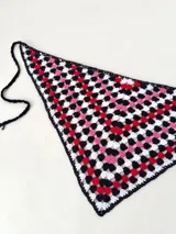 Pañuelo triangular de crochet negro, hecho a mano con hilo 100% algodón.