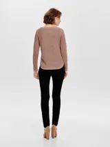 Sweater de punto con cuello redondo y manga larga, de corte regular y textura suave.