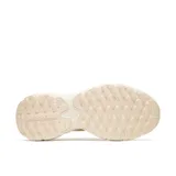 Championes urbanos Merrell modelo Clover Tech, color beige claro (latte), con diseño de malla transpirable y refuerzos sintéticos. Presentan una entresuela robusta con tecnología de amortiguación y suela de goma con tracción.