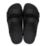 Sandalias de hombre Cartago modelo Milao Plus Slide, de color negro, con dos tiras ajustables con hebillas y plantilla anatómica.