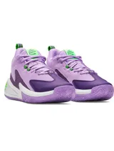 Championes de básquetbol Under Armour Curry 3Z7, con diseño en tonos violeta y morado. Presentan una combinación de cuero y malla en la parte superior, entresuela blanca con tecnología Charged Cushioning y suela de goma con patrón de tracción anatómico. Incluyen detalles en color verde lima.