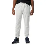 Pantalón de jogging New Balance color gris jaspeado, de corte recto, con cintura elástica ajustable con cordón y logo bordado en la pierna izquierda.