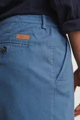 Bermuda verde militar de lino.