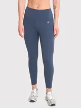 Calza deportiva de tiro alto con largo hasta el tobillo, confeccionada en tejido elástico de color azul profundo, con ajuste regular y diseño sin bolsillos.