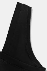 Camiseta ajustada (slim fit) color celeste claro, confeccionada en tejido rib de mezcla de algodón. Presenta un escote cruzado con tirantes anchos.