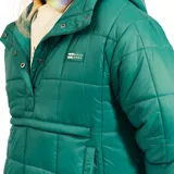 Campera Billabong Ride Puffer Anorak color verde esmeralda, con capucha, cierre parcial con botones a presión y bolsillo tipo canguro con cierre.