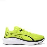 Championes de running Puma Skyrocket Lite, color blanco con detalles en negro y suela de goma color caramelo. Presentan un diseño de malla transpirable, cierre con cordones y amortiguación ligera.