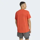 Remera deportiva Adidas de running con tecnología Climacool para mayor transpirabilidad. Presenta cuello redondo, mangas cortas con detalle de las tres bandas y logo reflectante en el pecho.