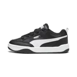 Championes urbanos Puma modelo Park Lifestyle, color negro con la icónica franja lateral en blanco. Presentan una silueta de corte bajo con capellada de cuero sintético texturizado, entresuela blanca y suela de goma resistente.