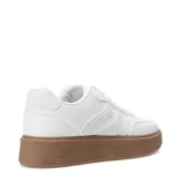 Championes urbanos de plataforma color beige, con diseño de paneles superpuestos y cierre mediante cordones al tono.
