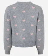 Cardigan corto gris con estampado de corazones rosas, escote en V y cierre abotonado.