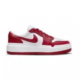 Championes Nike Air Jordan 1 Elevate Low, con diseño de plataforma, combinando cuero blanco y rojo. Presenta el icónico logo Swoosh en el lateral y una suela de goma gruesa en color blanco con base roja.