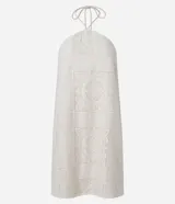 Vestido corto con lazo en el cuello y textura floral.