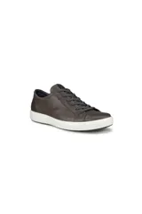 Zapatilla deportiva de cuero color gris oscuro, estilo casual con cordones grises y suela blanca gruesa.