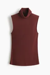 Top sin mangas de punto fino con cuello alto y diseño liso.