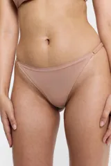 Colaless blanca de microfibra con ajustes laterales.