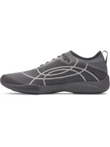 Championes de entrenamiento Under Armour modelo W Sculpt TR, de color gris oscuro, diseñados específicamente para mujeres. Presentan una parte superior de micromalla transparente con un patrón de líneas impresas en 3D, lengüeta de una sola pieza y amortiguación de EVA en la entresuela.