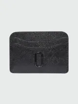 Tarjetero Marc Jacobs de cuero texturizado color negro, con ranuras para tarjetas y logo metálico frontal a tono.