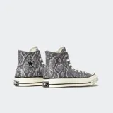 Championes Converse Chuck 70 Hi de caña alta con estampado de piel de serpiente en tonos grises y blancos.
