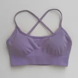 Top deportivo color lila, con breteles finos y espalda deportiva.