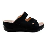 Sandalia casual negra con plataforma, dos tiras con perforaciones y plantilla de cuero.