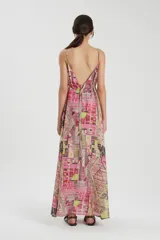 Vestido largo con breteles finos y escote en V, de algodón y seda con estampado abstracto multicolor.